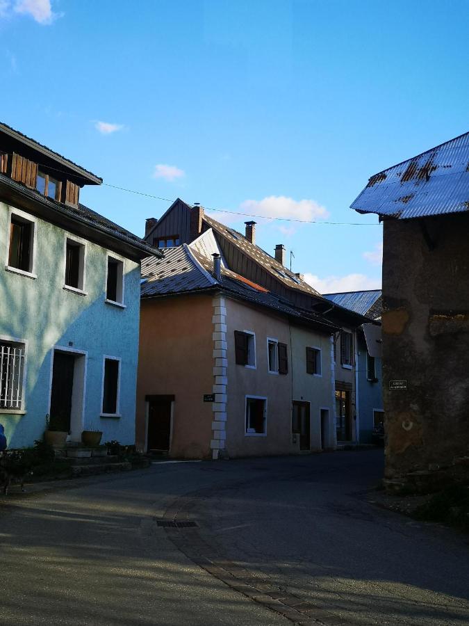 Joli T2 Dans Une Maison De Village Chateauroux-les-Alpes Kültér fotó